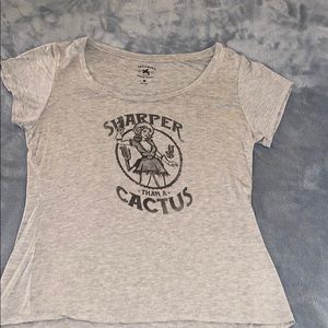 Idyllwind grey “sharper than a cactus” tee size M